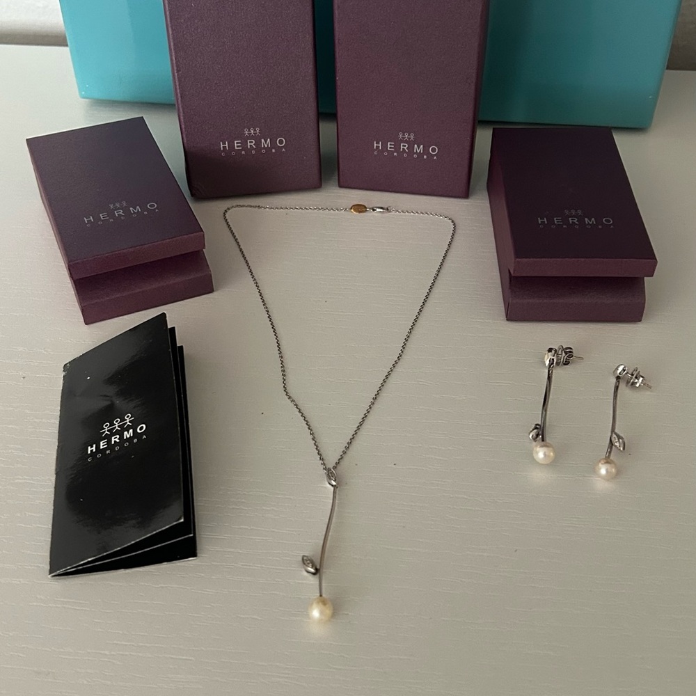 White Gold and Pearl Necklace and Earrings Set with diamond accents